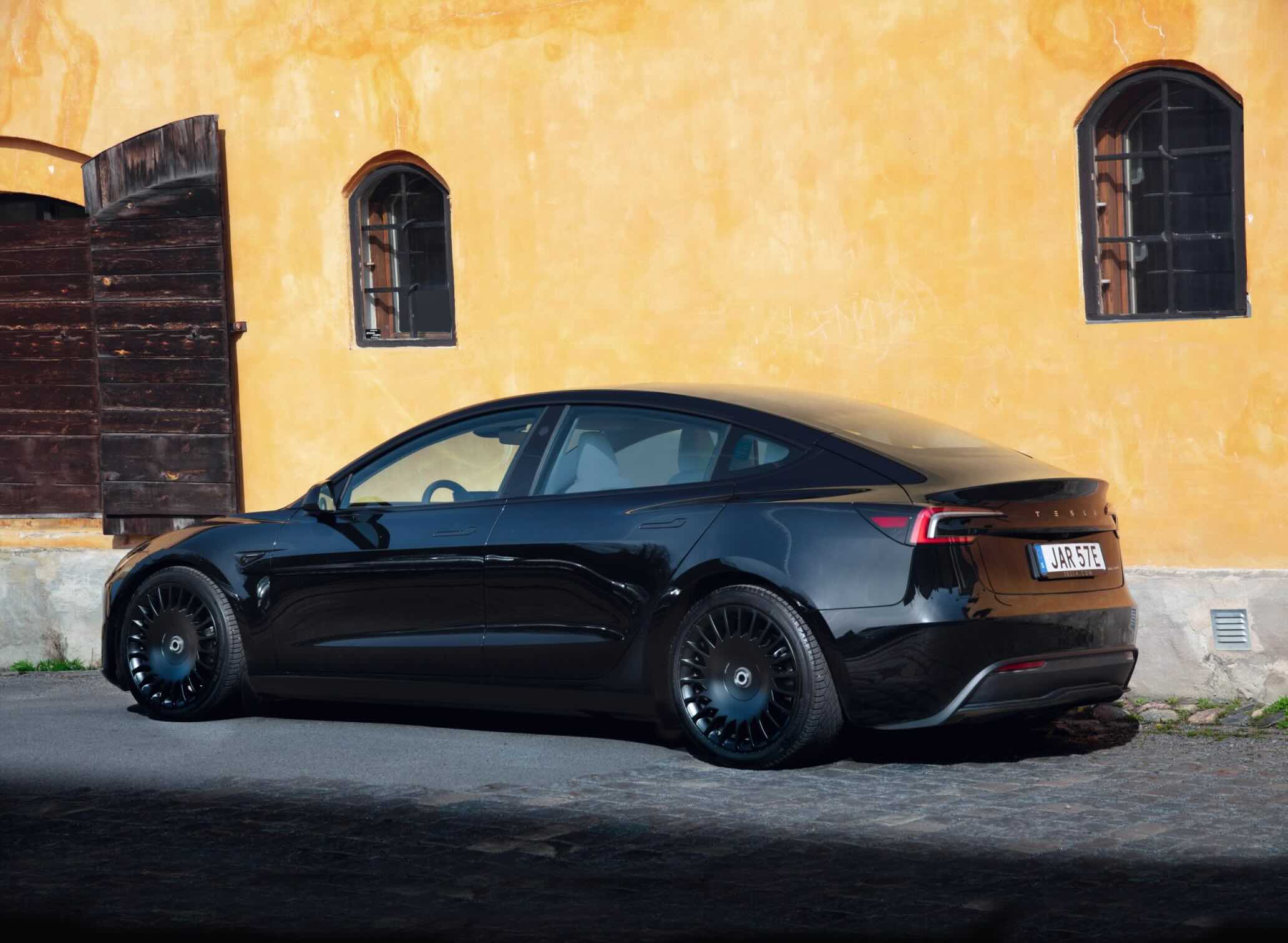 The New Aero Razor V2 Onyx Black 19x8.5 Tesla model 3 - Image 3