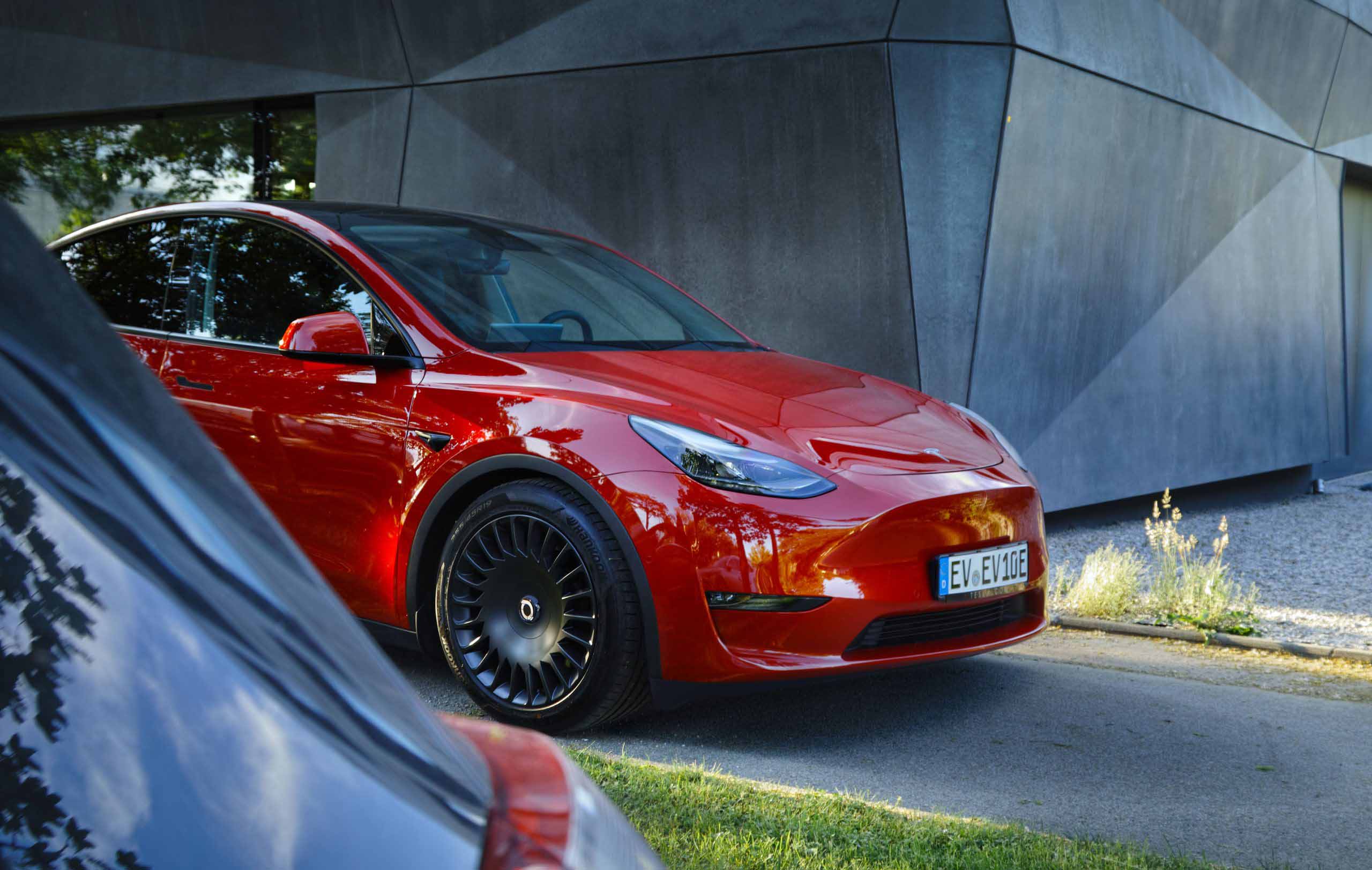The New Aero Razor V2 Smooth Stealth 19x9.5 Tesla Model Y - Image 3