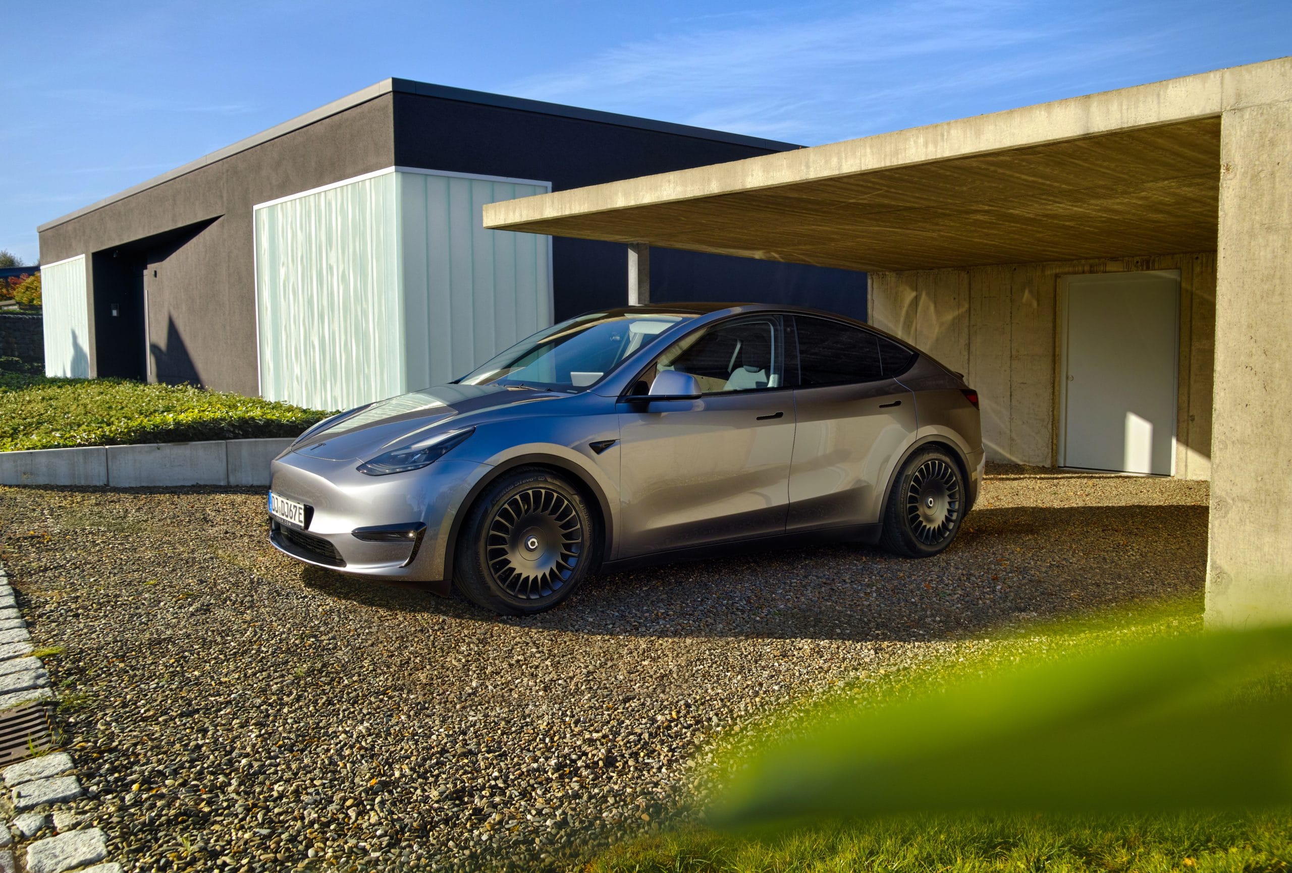 The New Aero Razor V2 Onyx Black 19x9.5 Tesla Model Y - Image 3